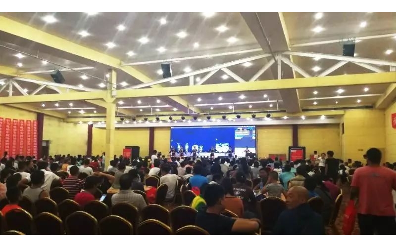 鄭州客戶答謝會太火爆!近1000人參會！半個小時訂貨突破1萬組！
